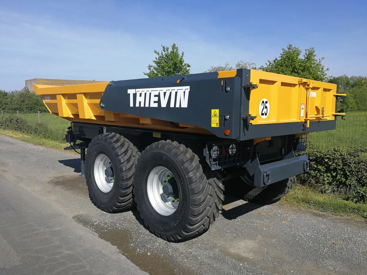 Vue 3_4 arrière remorque TP Master 140-50