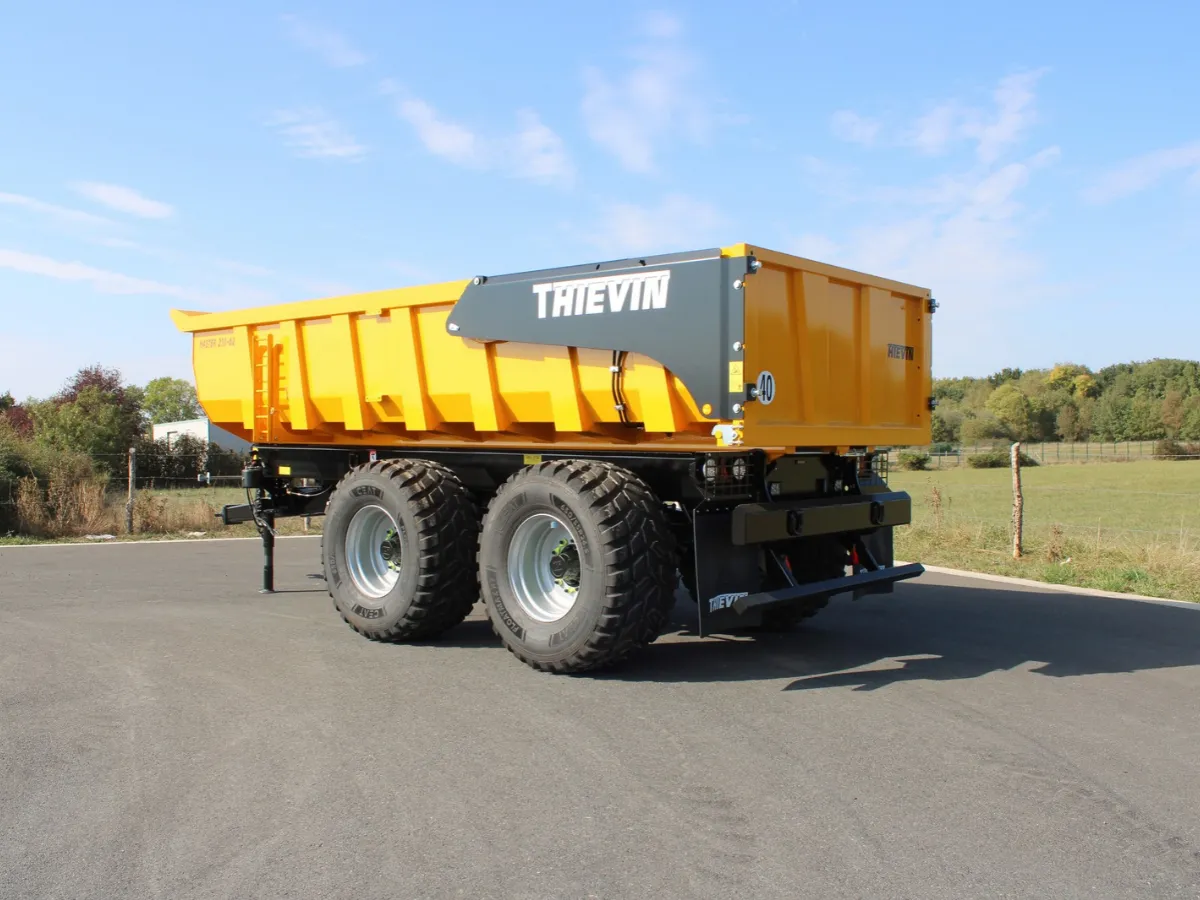 Vue 3_4 arrière remorque TP Master 210-62