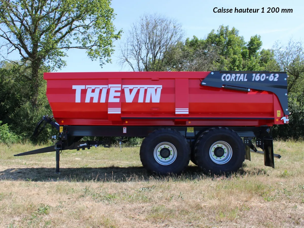 Vue côté remorque agricole Cortal 160-62 (Caisse hauteur 1 200 mm)
