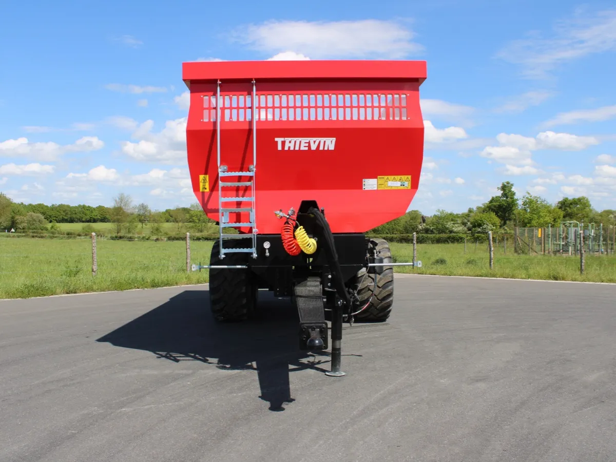 Vue_face_avant_remorque_agricole_Cortal_180-67